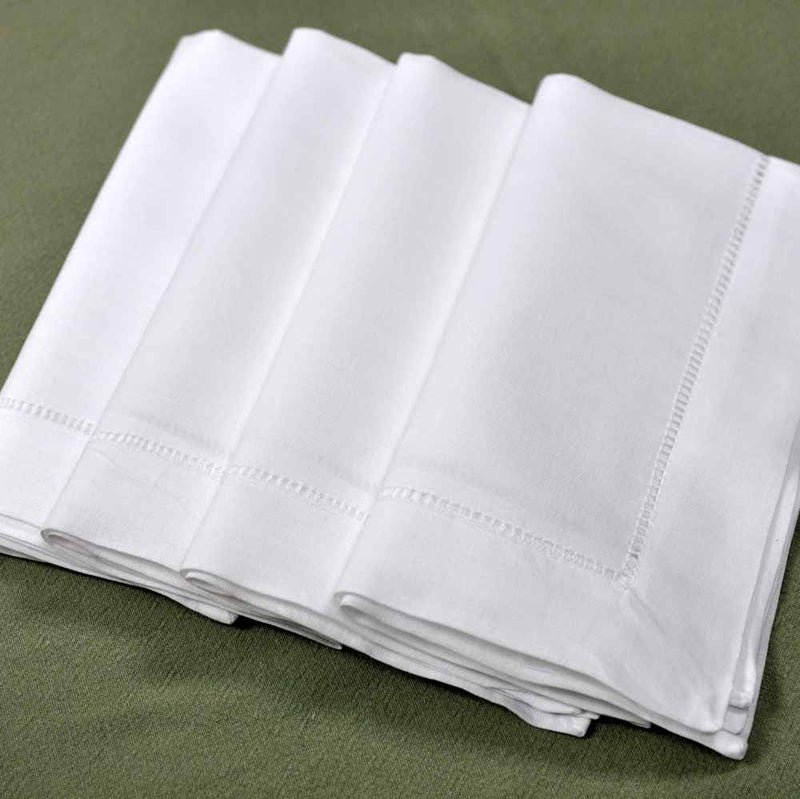 Bumblebee Linens مناديل طعام بيضاء من بامبلبي مزينة بخياطة متعرجة مجموعة من 4 مقاسات 20" × 20" - Image 5
